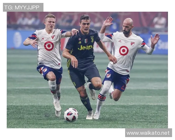 全球足球明星个人资料全景解析与生涯成就回顾