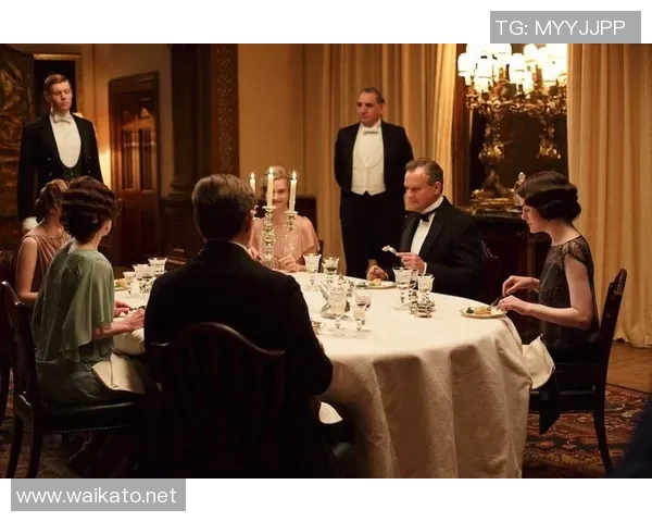 足球明星用餐礼仪解析如何优雅享受美食与社交场合的完美结合