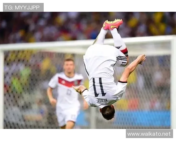 足球明星瞬间精彩动作集锦展现球场魅力与激情的视觉盛宴